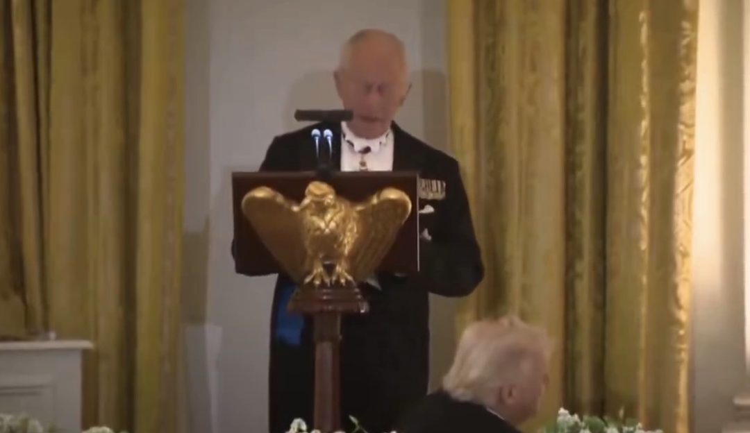 RE CARLO A TRUMP: “OSO  DIRE CHE SE NON FOSSE PER NOI, LEI  PARLEREBBE FRANCESE”