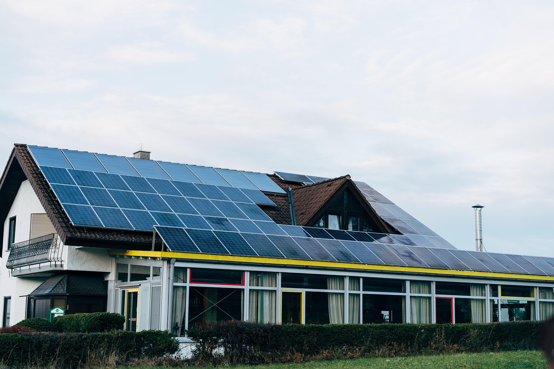 ENERGIA, IMPRESE E COMPETITIVITA’: PERCHE’ FOTOVOLTAICO E MOBILITA’ ELETTRICA STANNO CAMBIANDO IL MERCATO ITALIANO