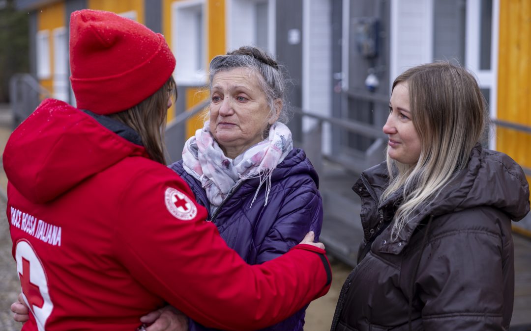 UCRAINA – CROCE ROSSA ITALIANA CONSEGNA 20 MODULI ABITATIVI E 3 CASE FAMIGLIA PER I BAMBINI ORFANI DEL CONFLITTO.